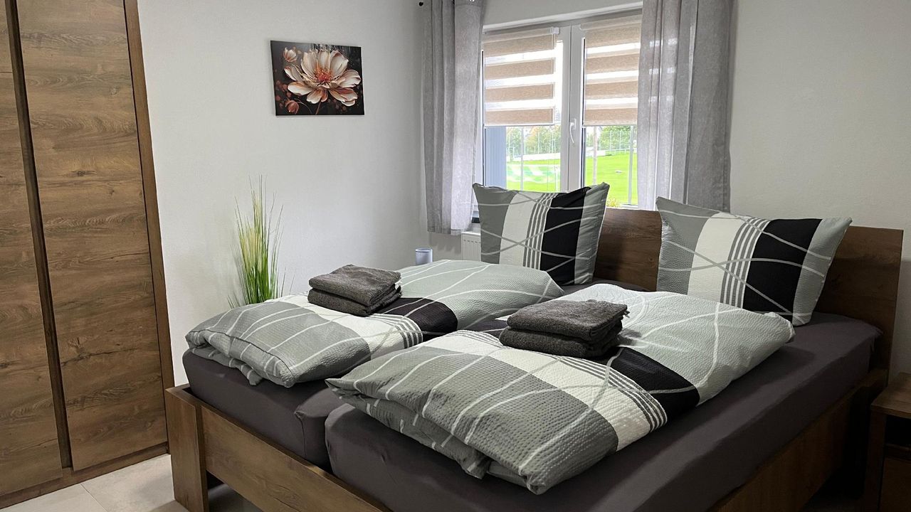 SCHLAFZIMMER 1 SCHLAFZIMMER 1